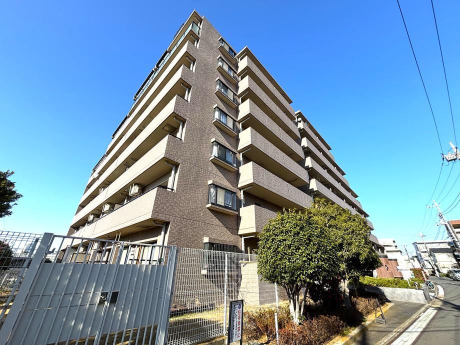 Bright 2LDK Apartment in Matsudo - Photo 1