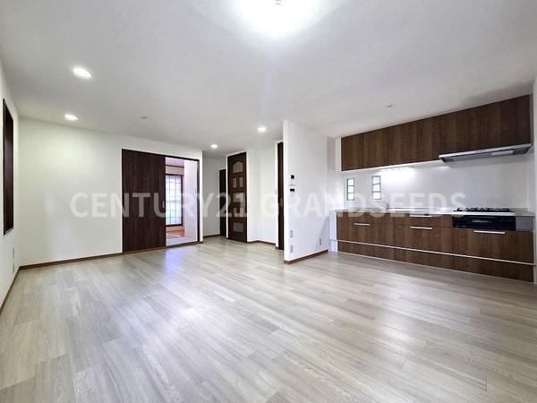 Recently Renovated 3LDK House in Yodo-no-Hara-cho - Photo 1