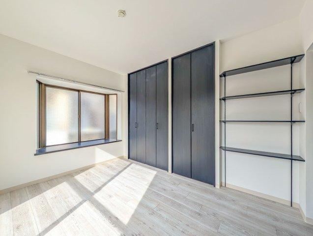 Renovated 2LDK Apartment in Quiet Neighborhood - Photo 1