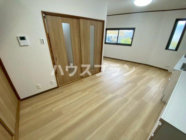 Recently Renovated 4LDK with Garage in Katano - Photo 1