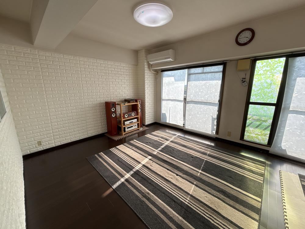 2LDK apartment in Takatsuki, Osaka - Photo 1