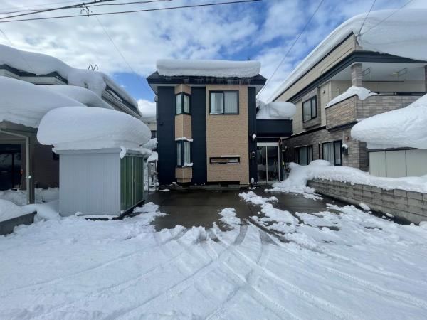4LDK Home Near Higashi-Aomori Station - Photo 1