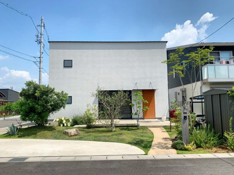 Stylish House with Natural Materials in Mizuhō - Photo 1