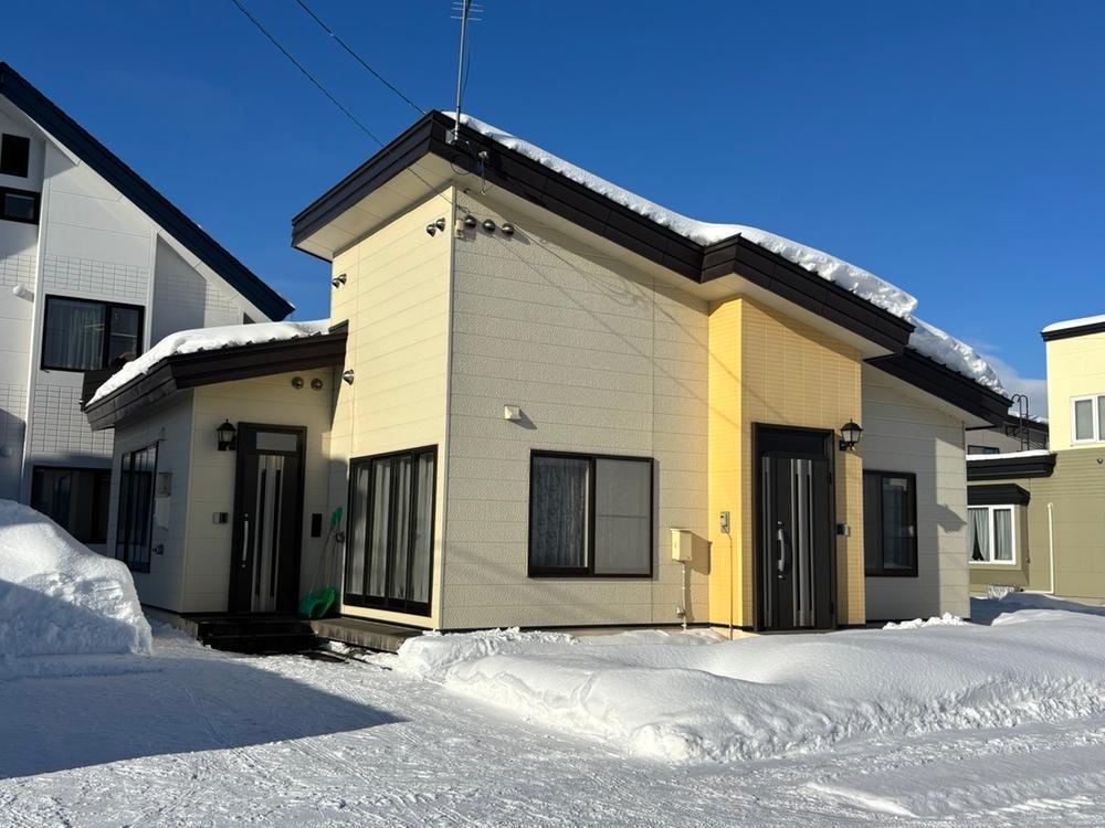 Versatile 2LLKK Detached House in Asahikawa - Photo 1