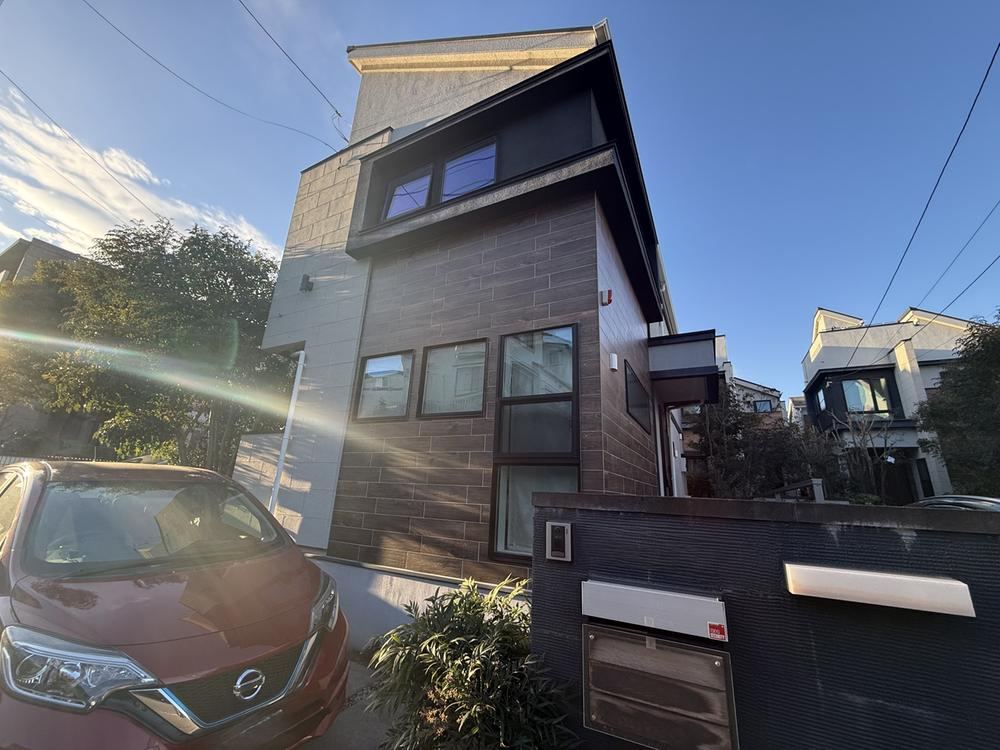 Modern 3LDK House Near Azamino Station - Photo 1