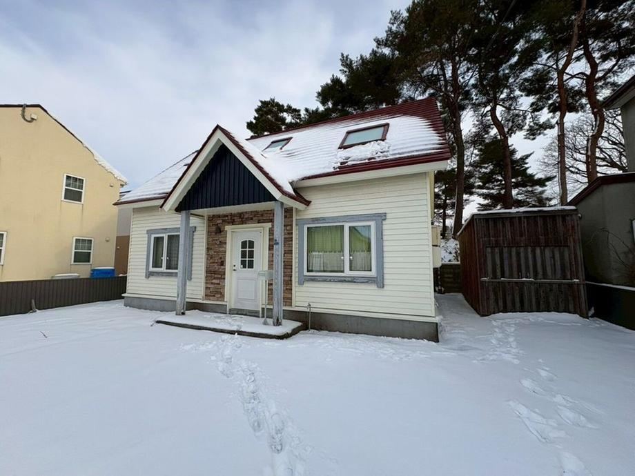 Charming 3LDK House with Skylight in Hakodate - Photo 1