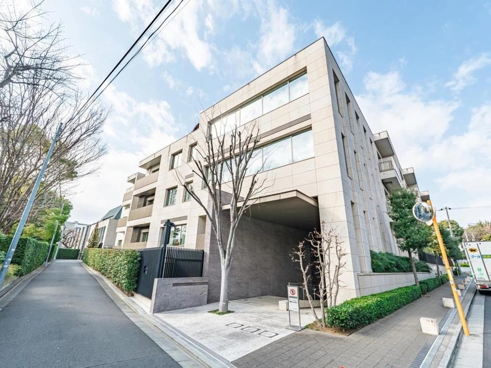 2LDK apartment in Shibuya Ward, Tokyo - Photo 1