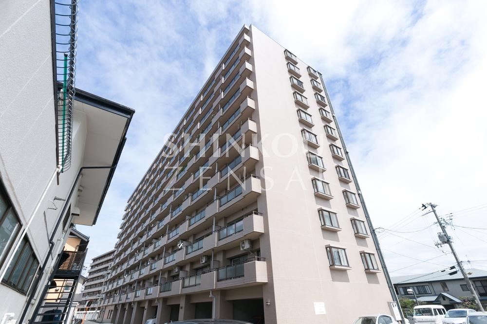 Renovated 2LDK+S Apartment in Tsushida Chuo - Photo 1
