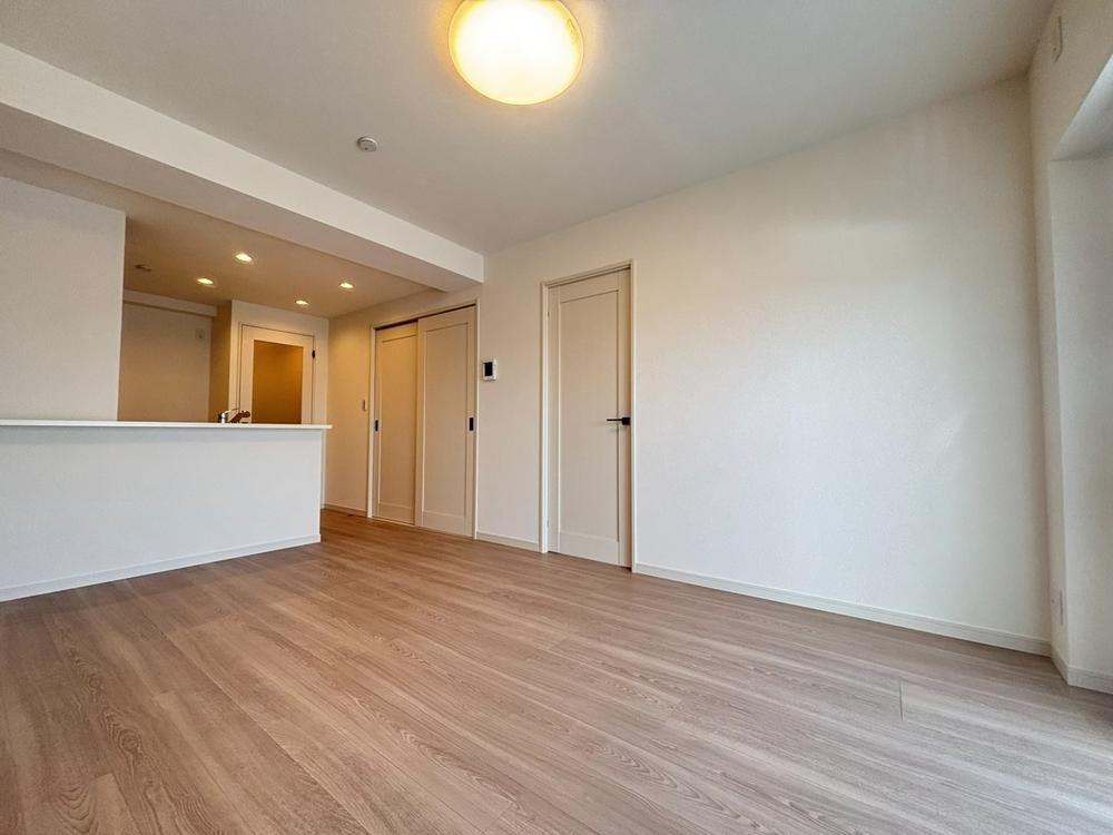 2LDK Apartment with Renovation Campaign - Photo 1