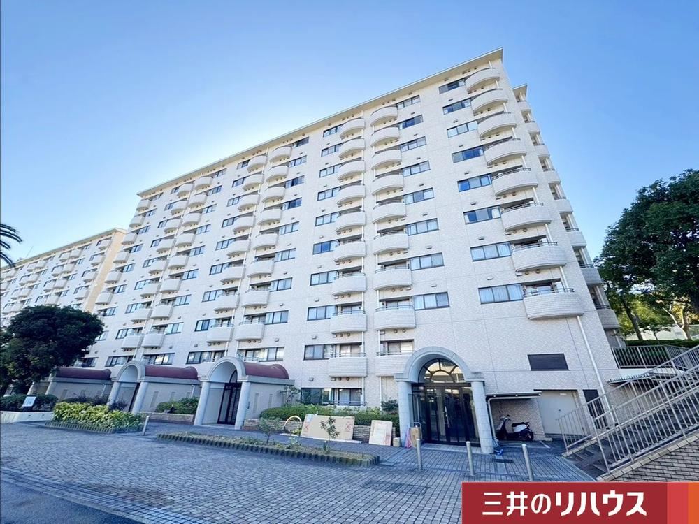 Ocean View 3LDK Apartment in Kanazawa, Yokohama - Photo 1