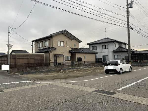 259 m² land in Takaoka, Toyama - Photo 1