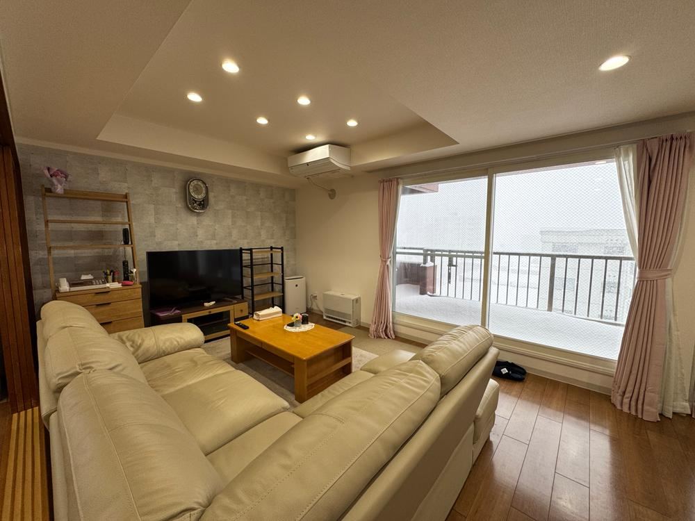 3LDK apartment in Otaru, Hokkaido - Photo 1