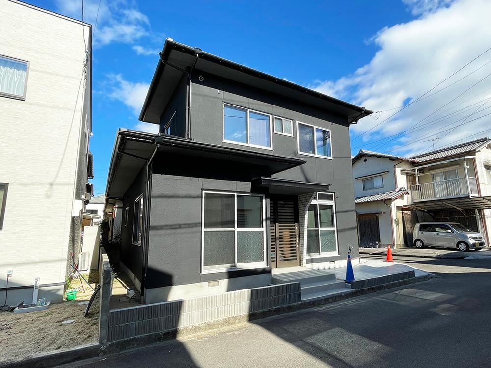 Modern 3LDK House in Kamogawa, Matsuyama - Photo 1