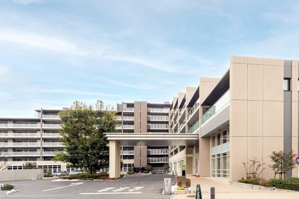 Spacious 3LDK Apartment with Terrace - Photo 1