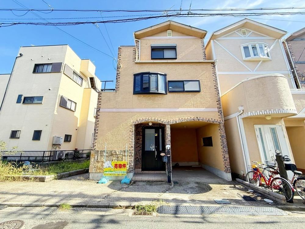 Renovated 3LDK House in Mihara - Photo 1