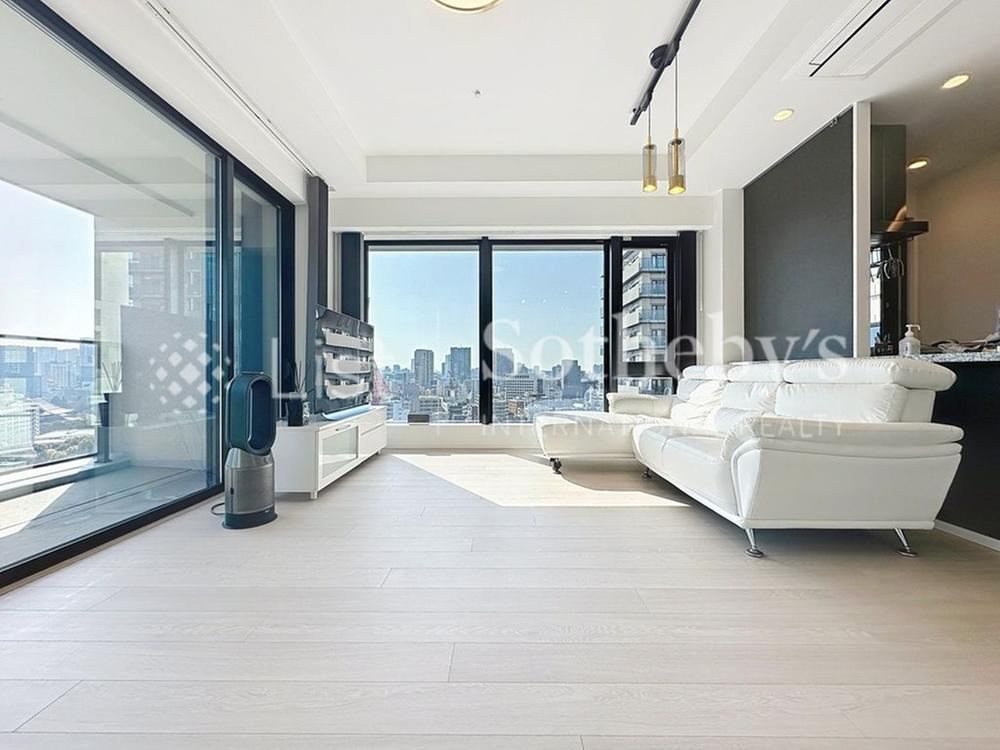 2LDK+S apartment in Minato Ward, Tokyo - Photo 1