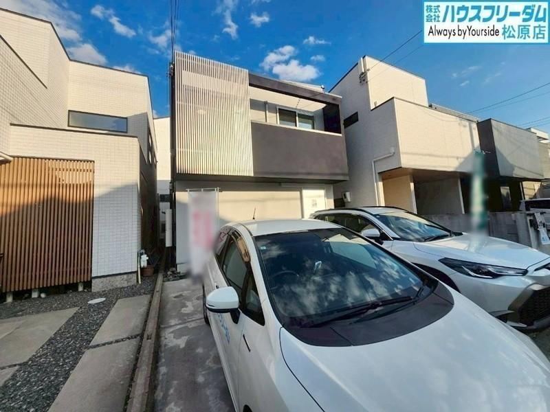 Spacious 3LDK+S House with Parking in Fujidera - Photo 1