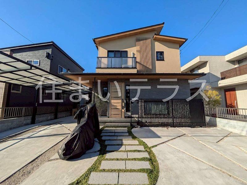 Spacious 5LDK Home with Ample Storage in Kurashiki - Photo 1