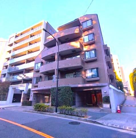 3LDK apartment in Minato Ward, Tokyo - Photo 1