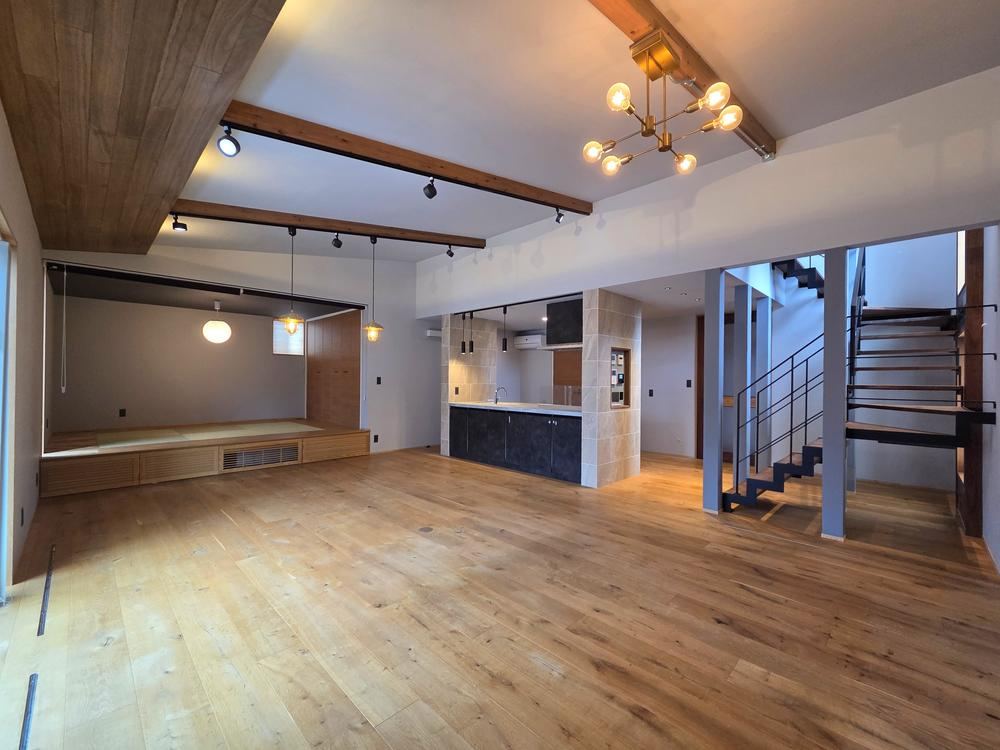 Charming 3LDK Home with Natural Wood Flooring in Niigata City - Photo 1