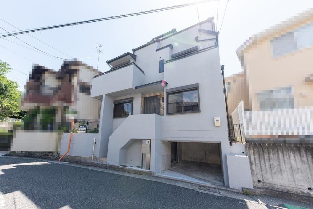 Renovated 4DK Home with Ample Light - Photo 1