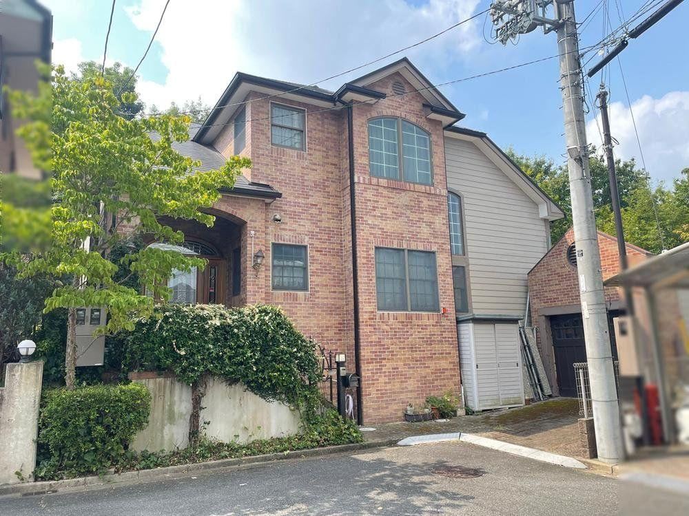 Spacious 3LDK House with Storage in Ikoma City - Photo 1