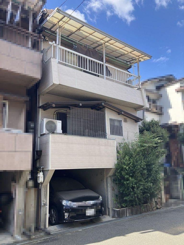 Versatile 4DK House with Garage in Nishi-Yodogawa, Osaka - Photo 1