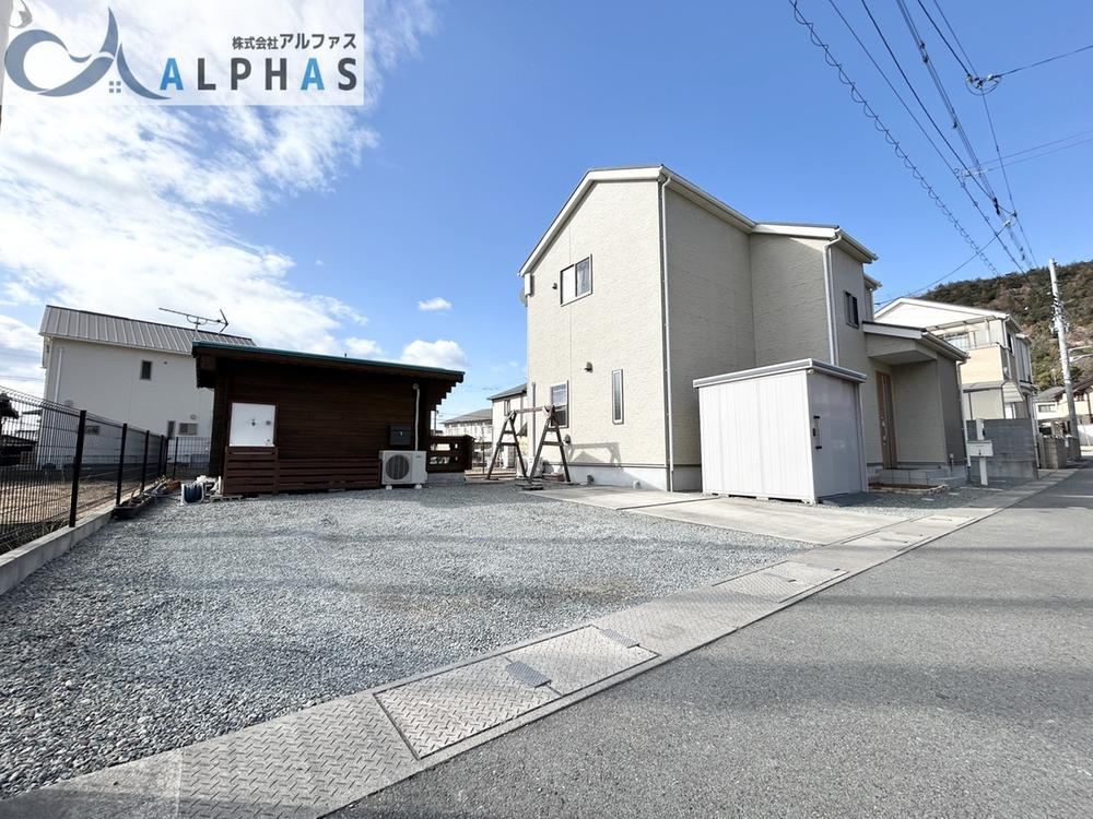 Renovated 4LDK House with Ample Parking - Photo 1