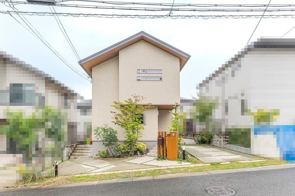 Modern 2LDK House with Solar Power in Minoh - Photo 1