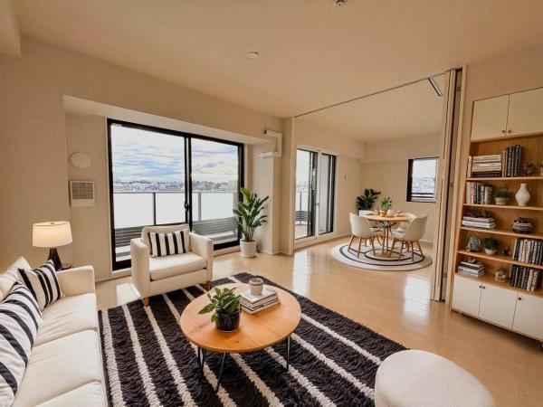 Modern 2LDK Apartment with Pet-Friendly Policy - Photo 1