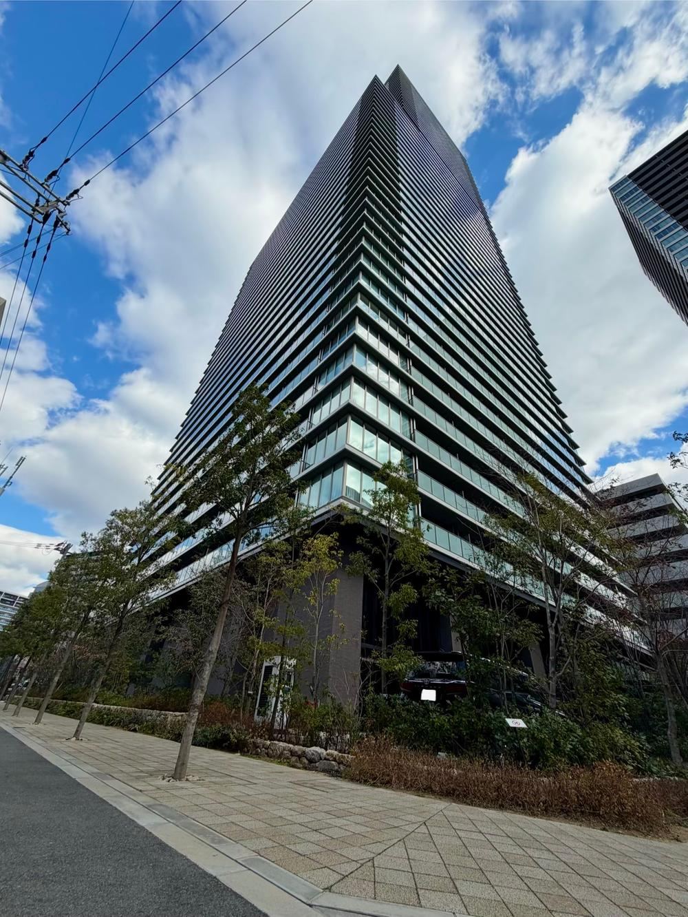 2LDK+S apartment in Kita Ward, Osaka - Photo 1