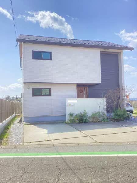 Spacious 3LDK House in Ōgō - Photo 1