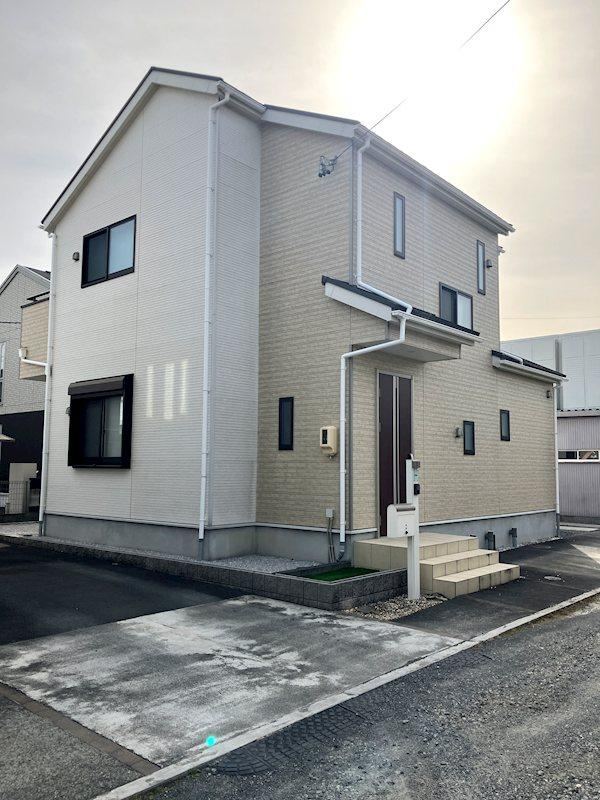 Well-Maintained 4LDK Home in Suruga - Photo 1