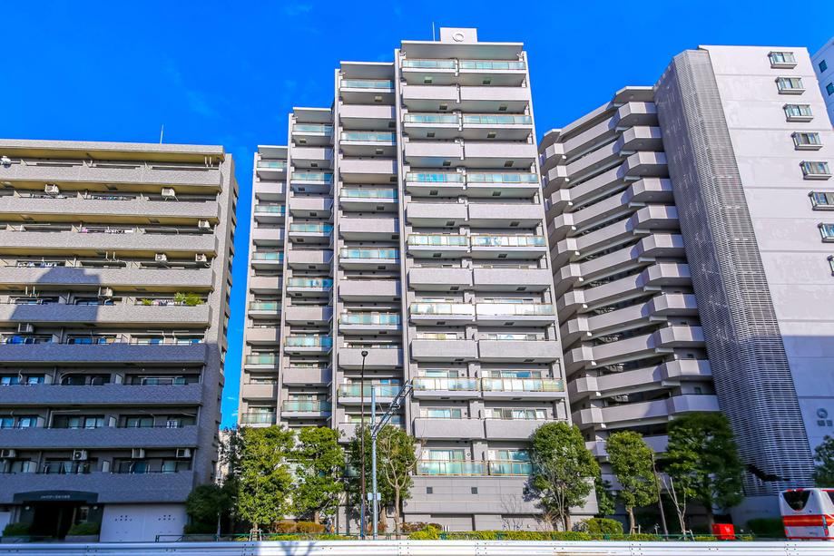 Seismic Resistant 3LDK Apartment with Scenic Views - Photo 1