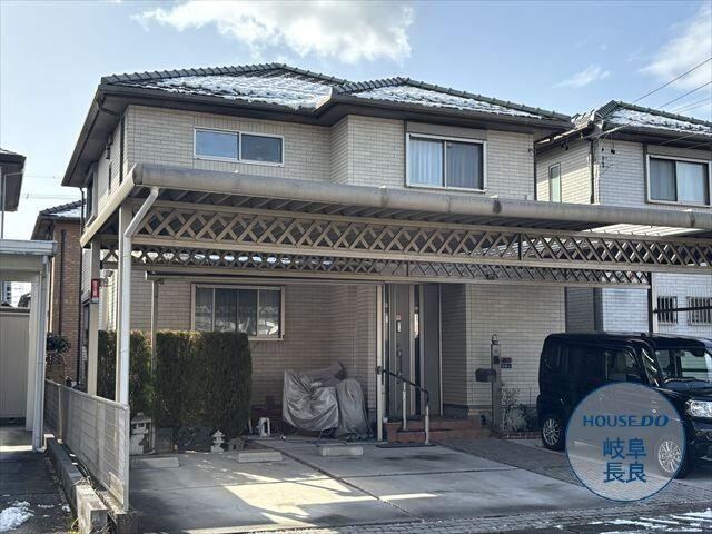 Comfortable Home with Storage Solutions in Gifu City - Photo 1