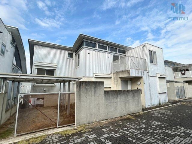 4LDK House in Quiet Katano Neighborhood - Photo 1