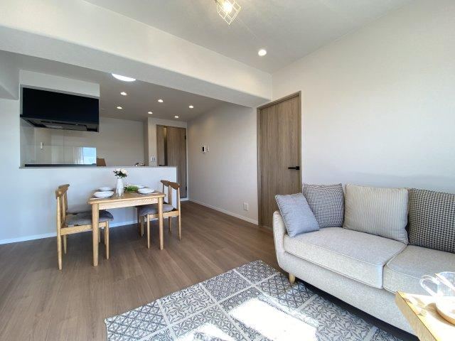 Spacious 4LDK Apartment with Wide Balcony - Photo 1