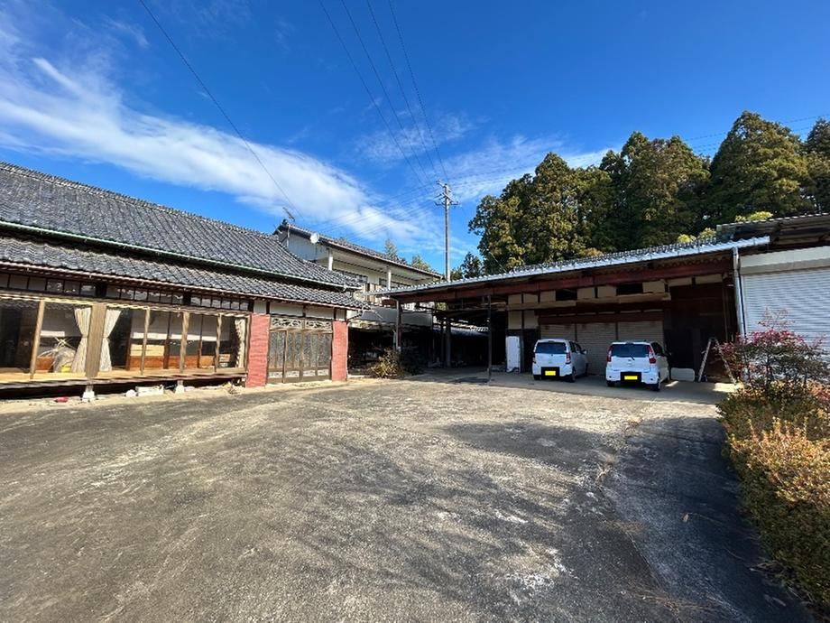 Expansive 628 Tsubo Land for Your Dream Garden - Photo 1