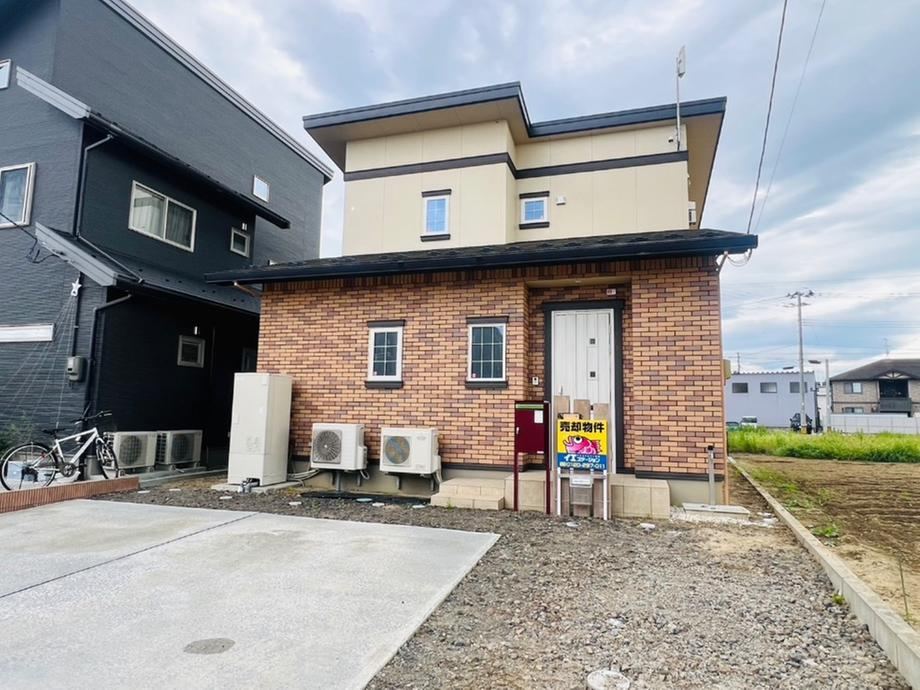 Elegant 4LDK European-Style Home in Ohkawara - Photo 1