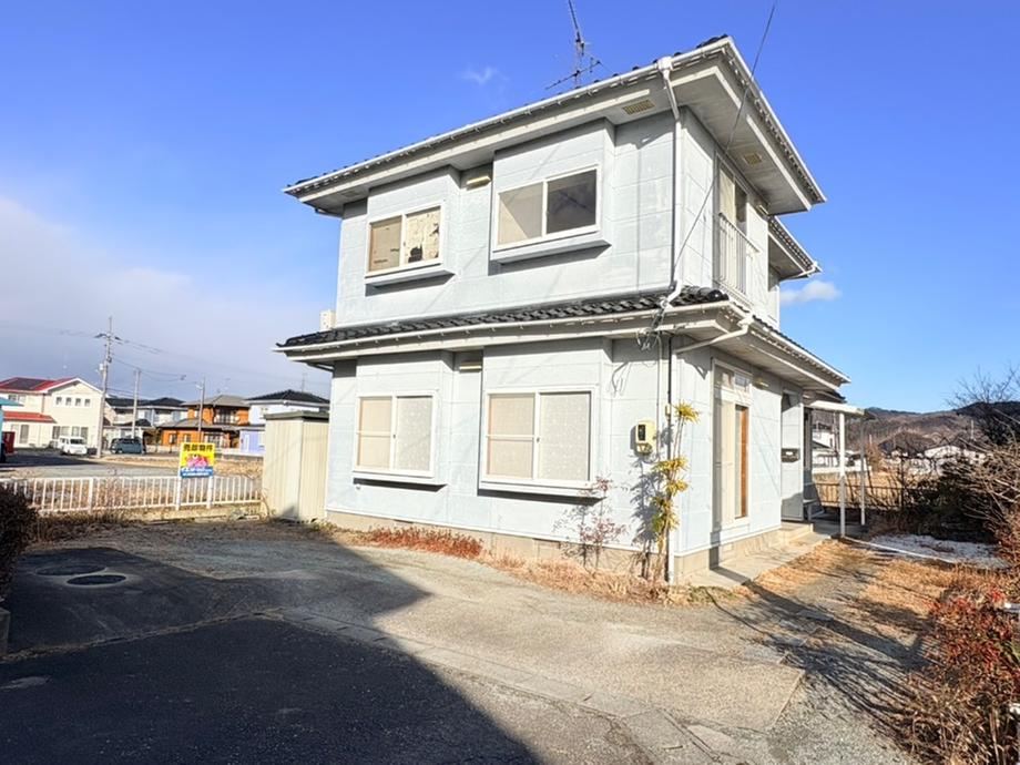 Bright 5LDK House with Garden in Shibata Town - Photo 1