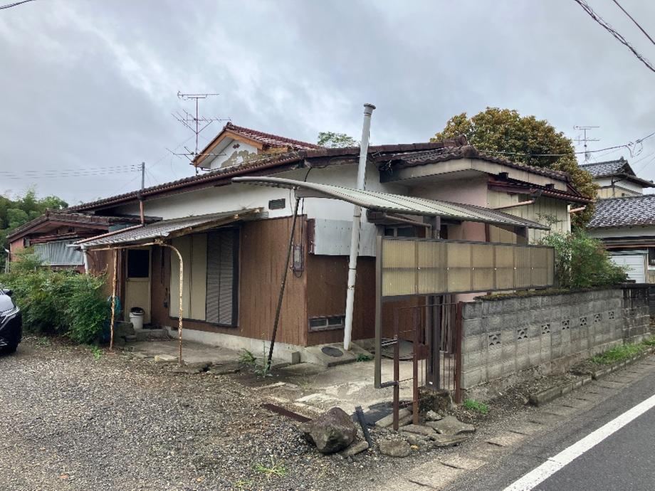 6DK House with Potential in Shiraishi City - Photo 1