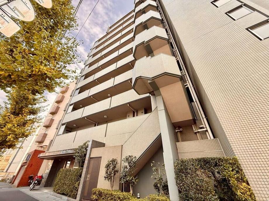 Newly Renovated 3LDK Apartment with Great Views - Photo 1