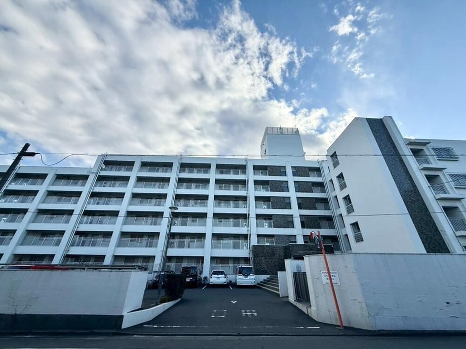 Newly Renovated 3LDK Apartment in Minamimachi, Tokyo - Photo 1