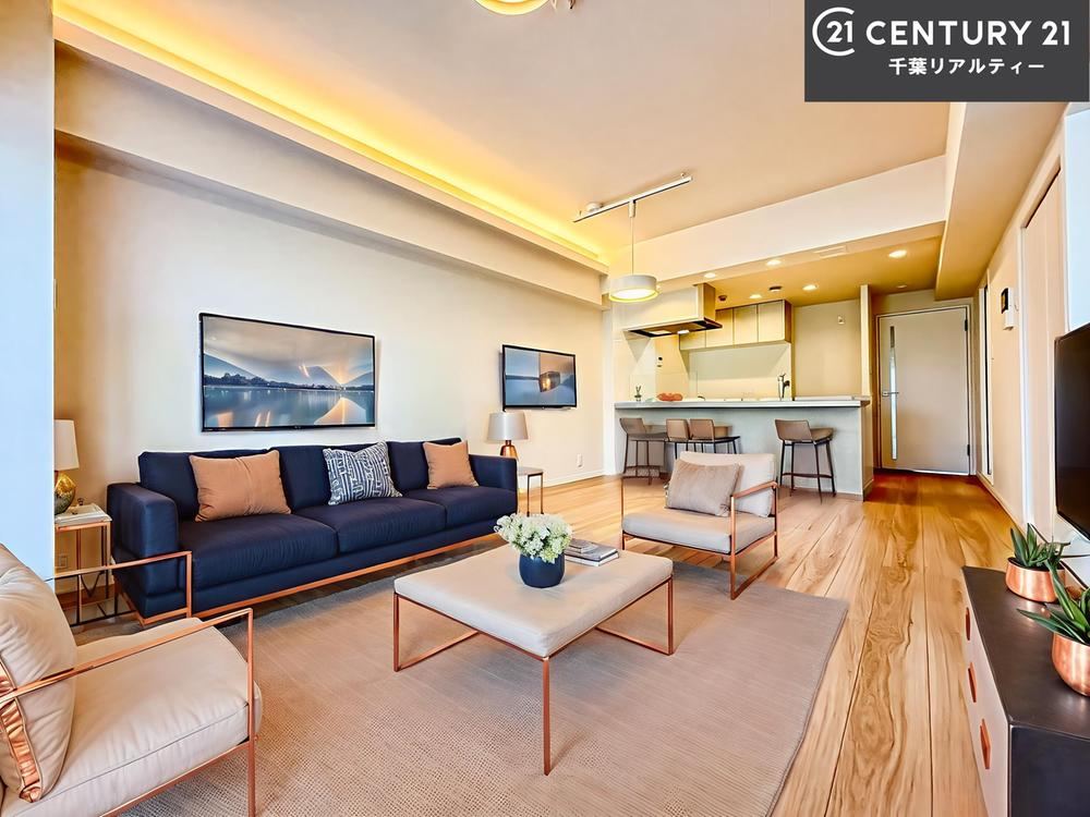 Renovated 3LDK Apartment with Easy Viewing - Photo 1