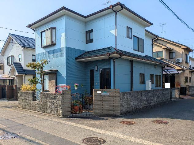 Stylish 4LDK Corner Lot Home in Matsuyama - Photo 1