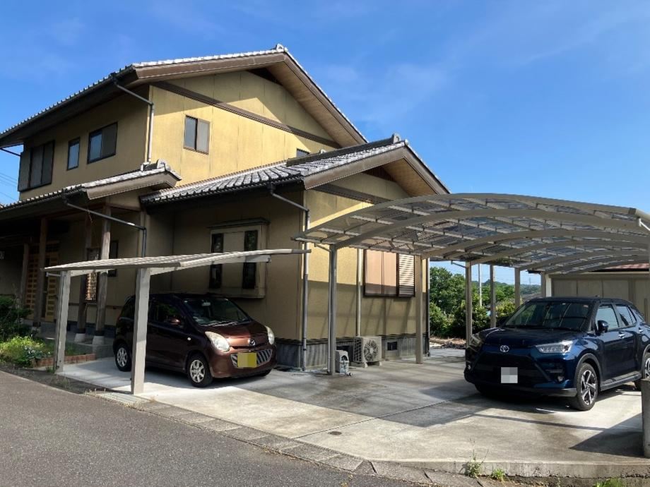 Spacious 7LDK House with Carport - Photo 1