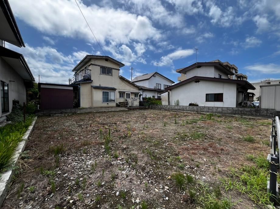 Prime Location Near Restaurants and Hospitals - Photo 1