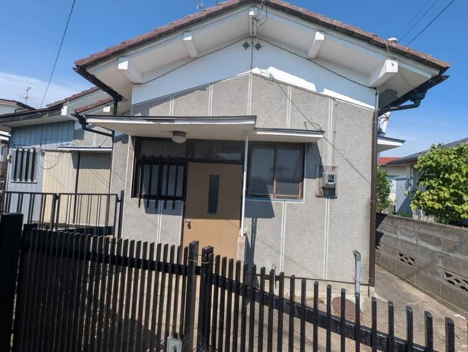 Renovated 4K House with Ample Outdoor Space - Photo 1
