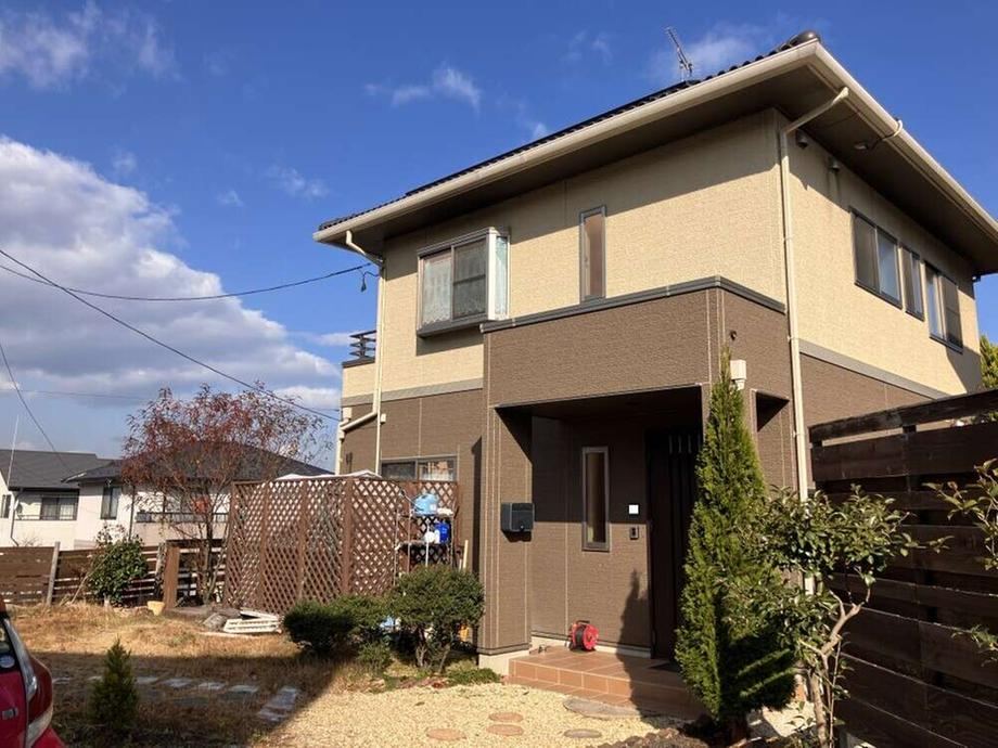 Spacious Home with Solar Panels and Open Deck - Photo 1