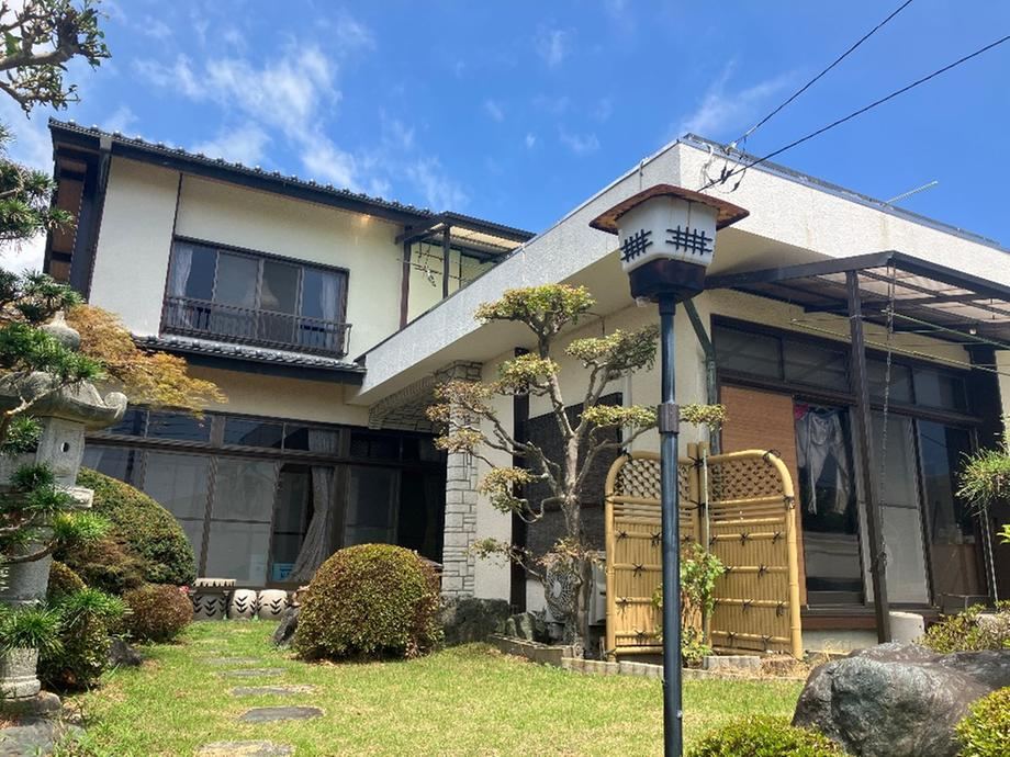 Charming 6DK House with Traditional Features - Photo 1